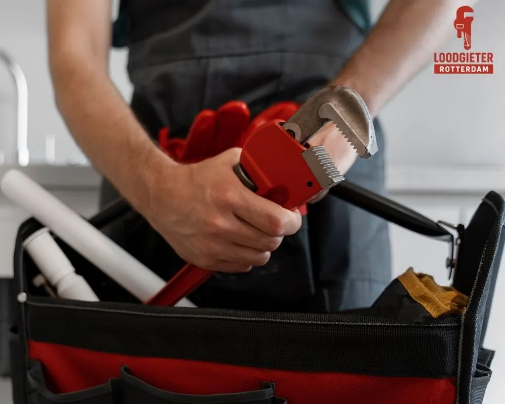 Wanneer Is Het Veilig Om Een Loodgieter In Te Plannen In Plaats Van Een Spoedoproep